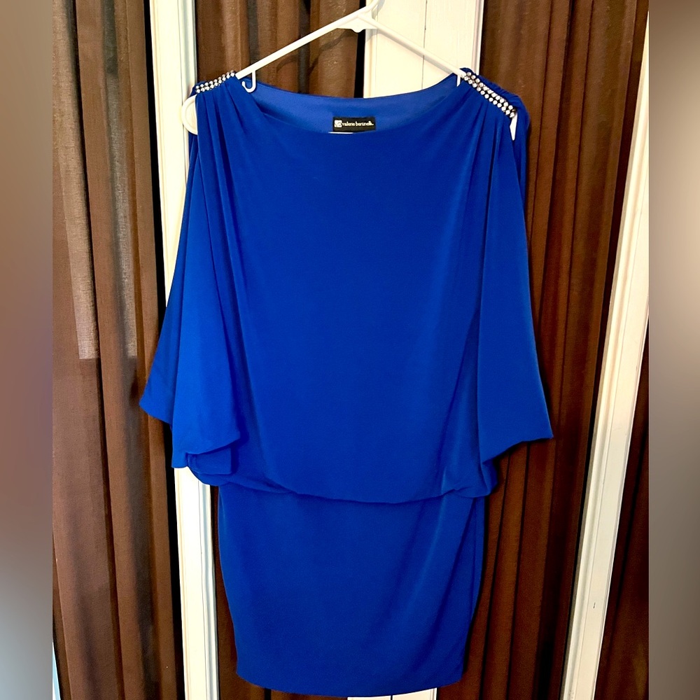 Valerie Bertinelli size 4 Jeweled shoulder Dress